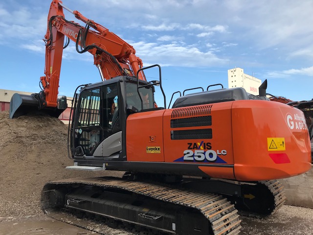 NEW Hitachi 250LC